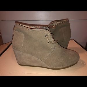 Toms wedges